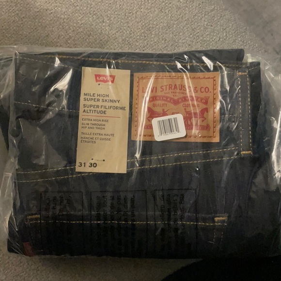Brand new Levi’s! Mike High Skinny. Size 30 - Picture 2 of 2